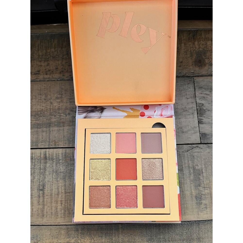 Pley Beauty Golden Girl Eyeshadow Palette 9 Shades Vegan Cruelty Free New in Box